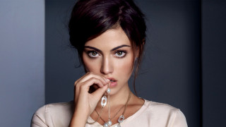 Woman necklace pearl dark background - a picture free wallpaper for desktop