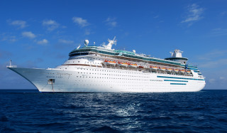 Cruise ship ocean blue sky 3 - a blue sky background free wallpaper