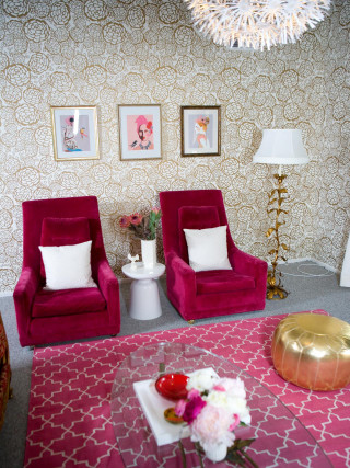 Living room chairs table vase - maximalism free wallpaper
