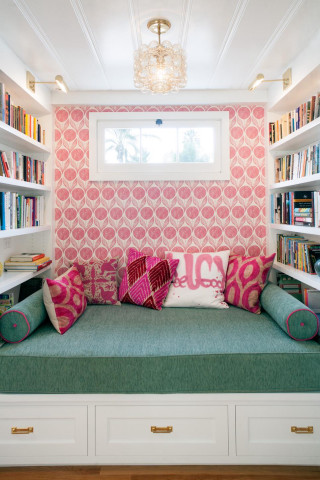 Room couch interior comfortable furniture - maximalism free wallpaper