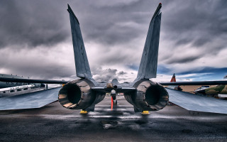 Jet plane runway cloudy sky 4 - cloudy free wallpaper