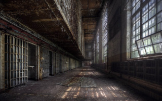 Long hallway windows bars sides - grim free wallpaper