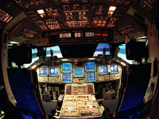 Cockpit multiple monitors center table - multiple free wallpaper