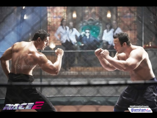 Men fighting caged area crowd - a fist free wallpaper