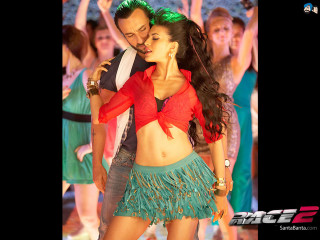 Man woman dancing costume crowd - movie still frame free wallpaper