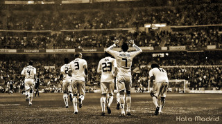 Men standing field group watching - epic composition free wallpaper