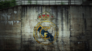 Soccer ball crown wall painting 2 - foto realistic free wallpaper