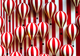Hot air balloons striped wall - striped free wallpaper