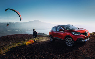 Man red car hill parasail - corneille free wallpaper