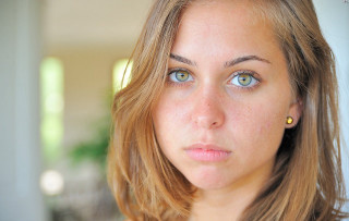Woman blue eyes yellow earring - free portrait wallpaper