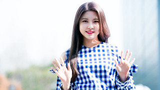 Woman blue white checkered top - choi buk free wallpaper for desktop