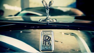 Rolls royce logo hood showroom - luxury free wallpaper
