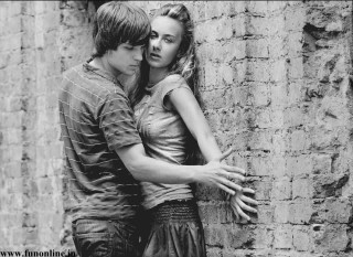 Man woman hug stone wall - against free wallpaper for desktop