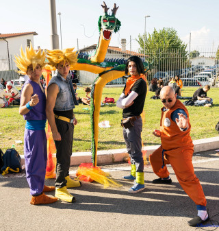 Dragon statue group costume street - a photo free wallpaper