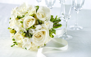 Bouquet white flowers champagne glasses - a bouquet free wallpaper