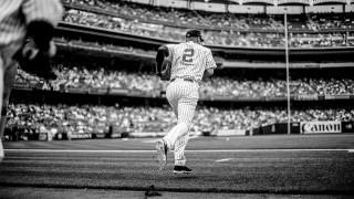 Baseball player running field crowd - a baseball player free wallpaper