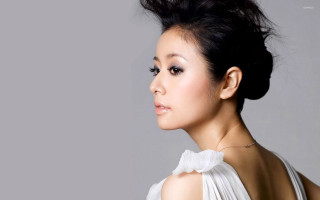 Woman white dress black hair - eye free wallpaper