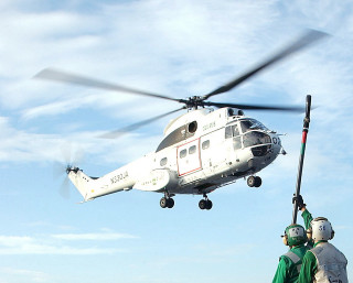 Helicopter beach couple people flag - a beach free wallpaper