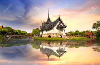 Beautiful building bridge reflection sky - the water free wallpaper