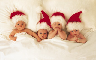 Three babies santa hats white - the bed free wallpaper