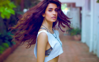 Woman long hair walking street 3 - a necklace free wallpaper