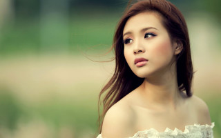 Woman long hair white dress 14 - the side with free wallpaper
