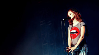 Woman microphone stage red lip - diamond free wallpaper