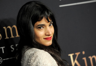 Ayshia taskin black hair white - vanita free wallpaper