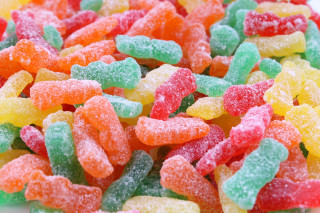 Gummy bears white plate spoon - a spoon free wallpaper