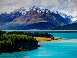 Mountain lake trees blue sky - beautiful landscape free wallpaper