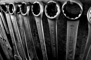 Old metal scissors row black - mechanical free wallpaper