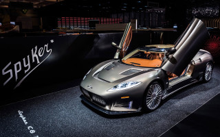 Silver sports car showroom open - open door free wallpaper
