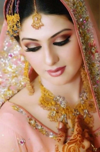 Bridal woman veil jewelry hands - her chest free wallpaper