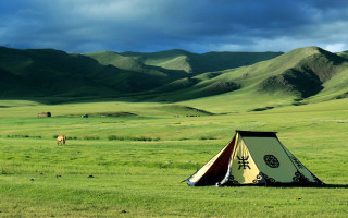 Tent field mountains horse grazing - an zhengwen free wallpaper