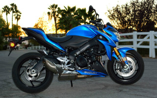 Blue motorcycle parking lot white - a blue motorcycle free wallpaper