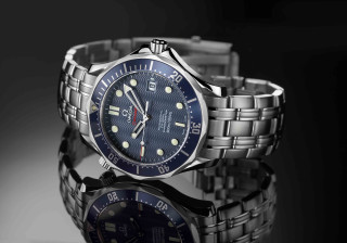 Blue dial silver bracelet watch - product photo free wallpaper