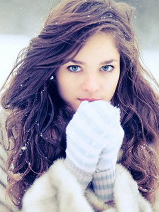 Woman fur coat mittens snow 2 - elina karimova free wallpaper