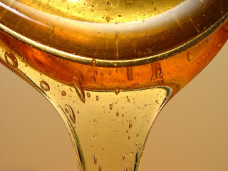 Liquid droplet gold base brown - liquid free wallpaper