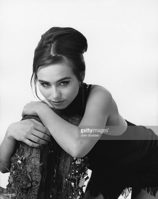 Woman leaning tree arms crossed - 1 9 6 0 s free wallpaper