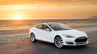 White car beach sunset ocean - the background and the ocean in the foreground free wallpaper