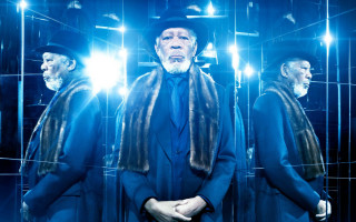 Blue suit mirror illusion hologram - abstract illusionism free wallpaper