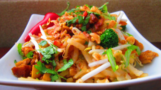 White plate pasta vegetables red - professional free wallpaper