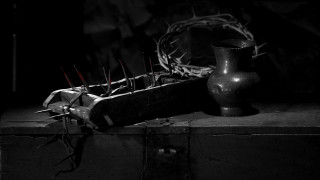 Wooden box crown thorns vase - a vase free wallpaper