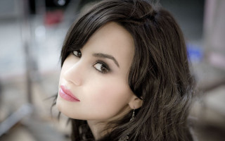 Woman long hair necklace serious 4 - free portrait wallpaper