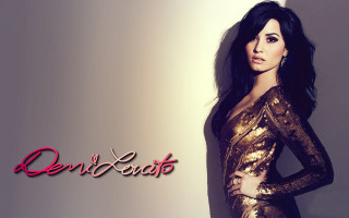 Woman gold dress posing hands - a gold dress free wallpaper