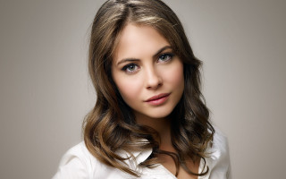 Woman long hair white shirt 29 - perfect face free wallpaper