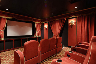 Theater red chairs projector screen - a theater free wallpaper