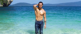 Man water sculpture beach muscular - his shirt free wallpaper