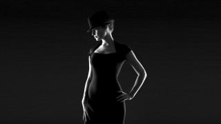Woman dress hat posing black - annie leibovitz free wallpaper