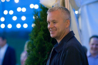 Man smiling group background christmas - the background behind free wallpaper
